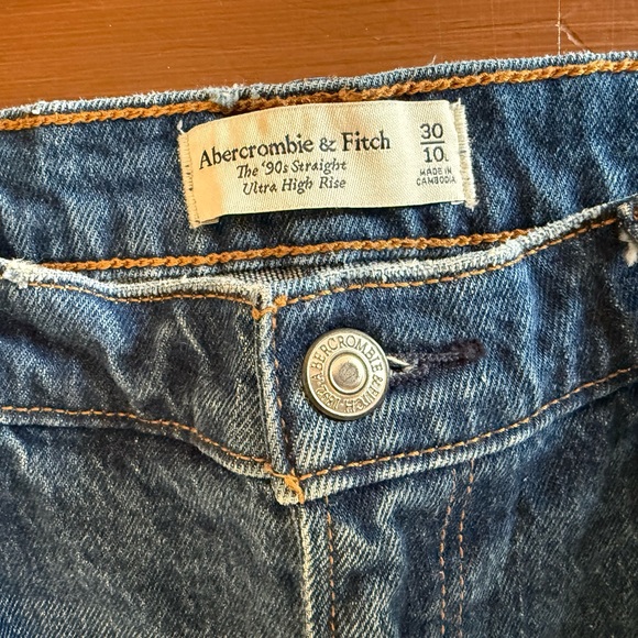 Abercrombie & Fitch Ultra High Rise 90’s Straight Jean - Picture 5 of 6